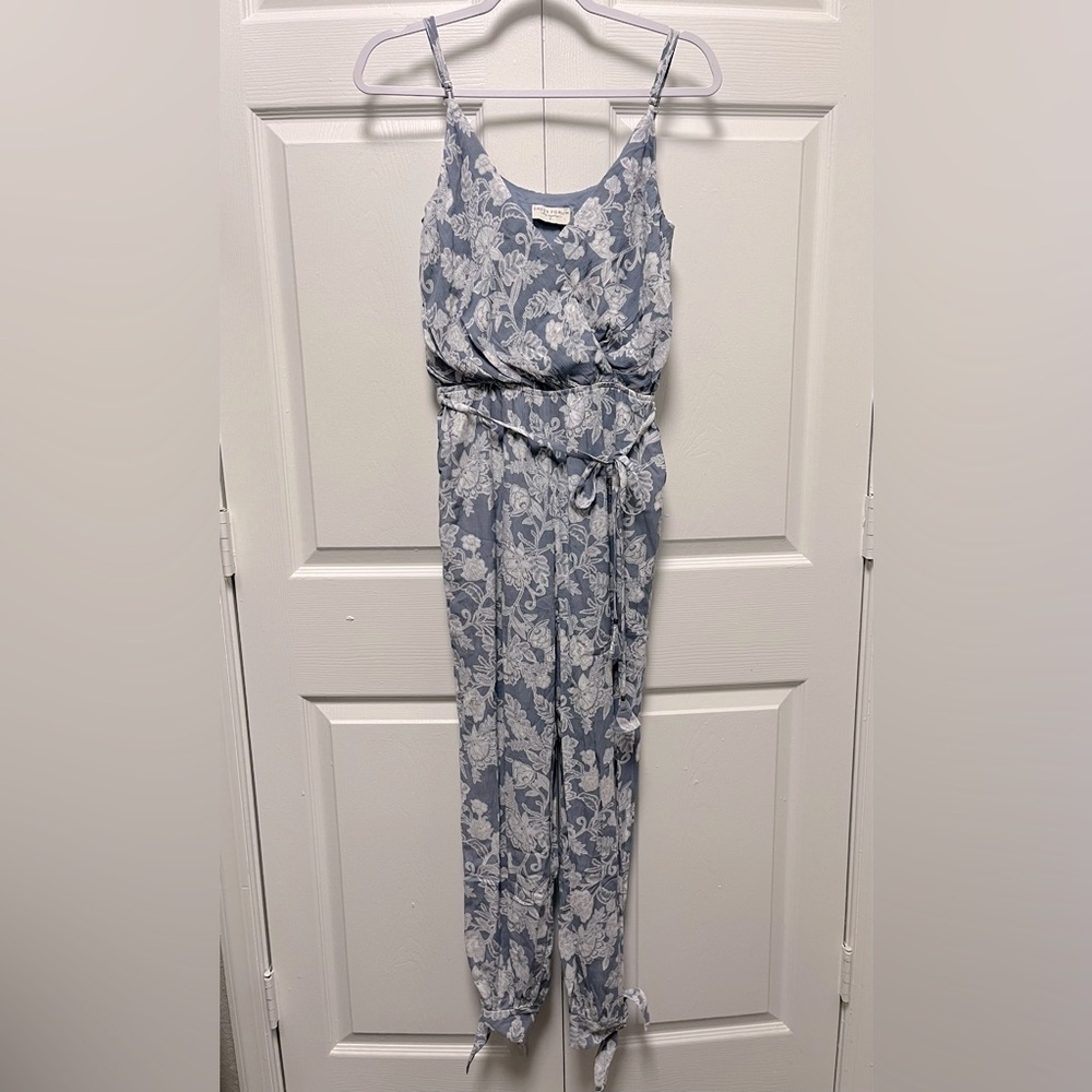 Dress Forum Womens Dainty Darling Jumpsuit Sz Small Floral Blue White Tie Resort